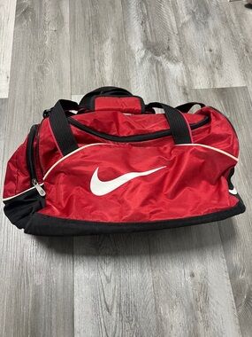 Nike duffle bag / sports bag /gym bag / red s d black / medium size